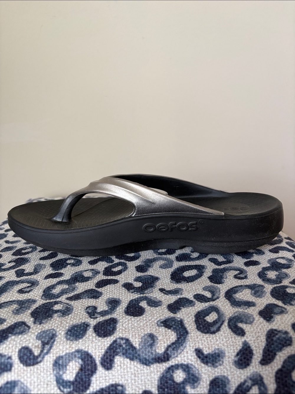 Oofos OOlala Luxe Sandal - Women’s 9 (EU 40) - Picture 7 of 9